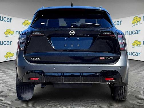 2025 Nissan Kicks SR