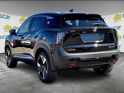 2025 Nissan Kicks SR