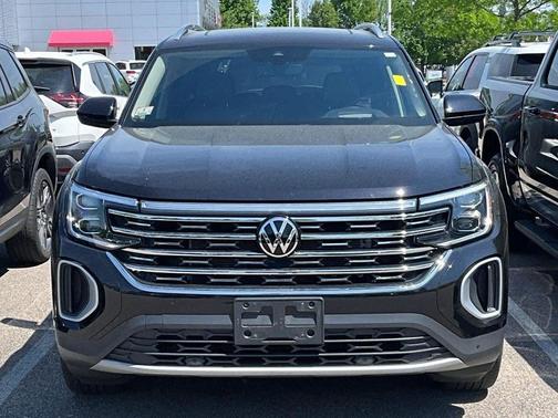 Opal White Pearl 2024 Volkswagen Atlas 2.0T SEL