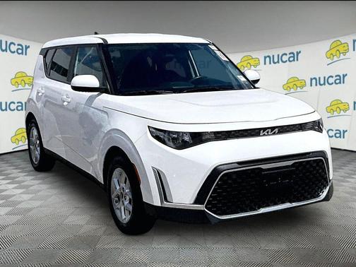 Snow White Pearl 2023 Kia Soul LX