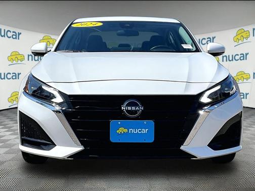 Pearl White Tricoat 2024 Nissan Altima 2.5 SL