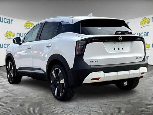 2025 Nissan Kicks SR