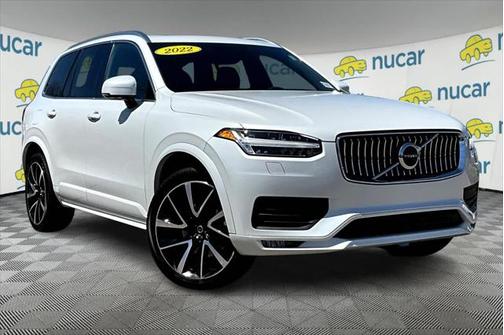 2022 Volvo XC90 T6 Momentum