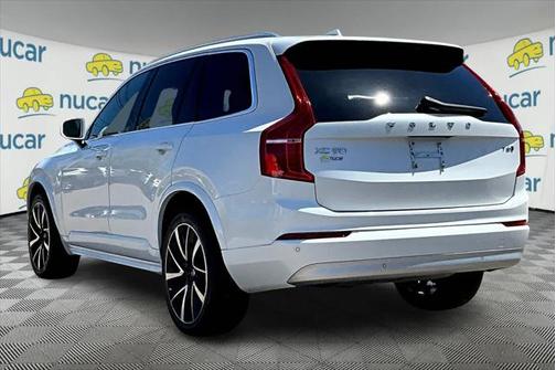 2022 Volvo XC90 T6 Momentum