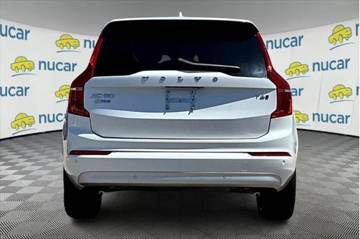 2022 Volvo XC90 T6 Momentum