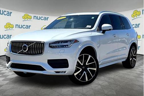 2022 Volvo XC90 T6 Momentum