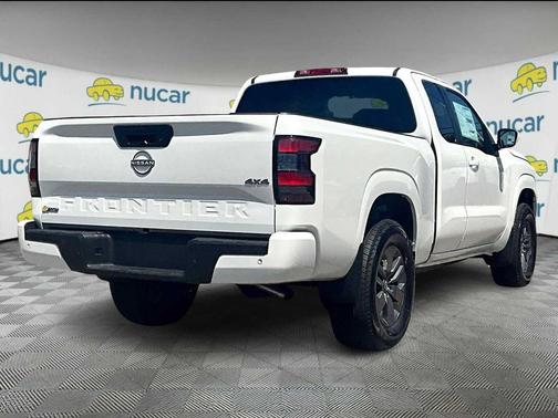 2025 Nissan Frontier SV
