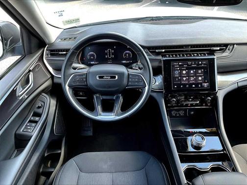 2022 Jeep Grand Cherokee Laredo