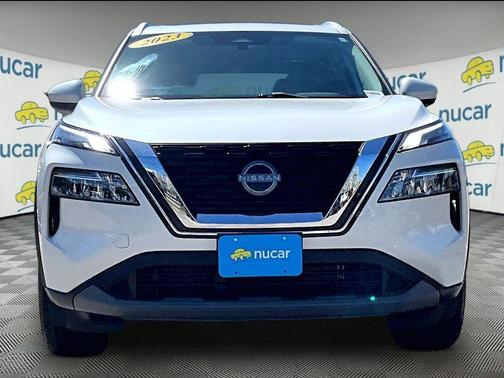 Pearl White Tricoat 2023 Nissan Rogue SV