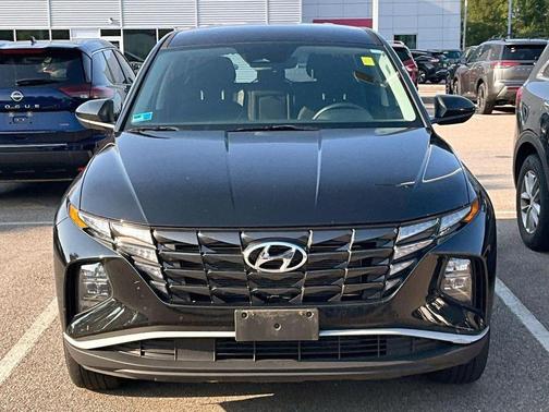 Black Pearl 2024 Hyundai TUCSON SE