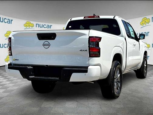 2025 Nissan Frontier SV