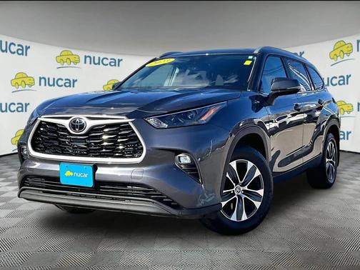 Magnetic Gray Metallic 2023 Toyota Highlander XLE