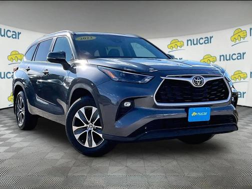 Magnetic Gray Metallic 2023 Toyota Highlander XLE