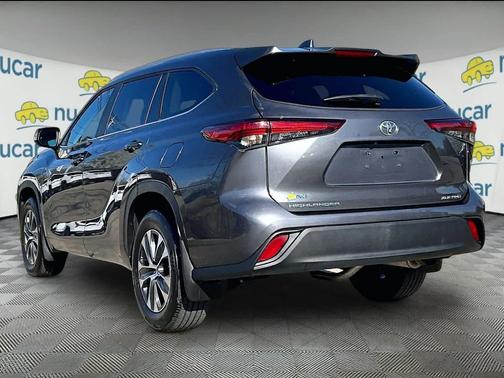 Magnetic Gray Metallic 2023 Toyota Highlander XLE