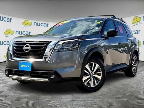 2022 Nissan Pathfinder SL 4WD
