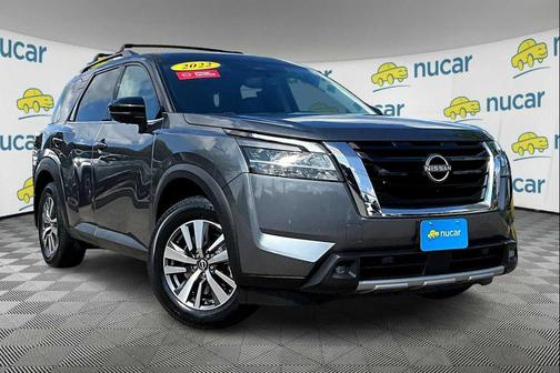 2022 Nissan Pathfinder SL 4WD