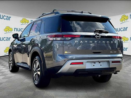 2022 Nissan Pathfinder SL 4WD
