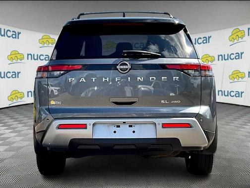 2022 Nissan Pathfinder SL 4WD