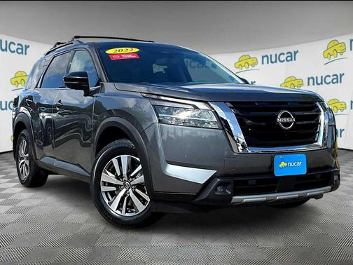 2022 Nissan Pathfinder SL 4WD