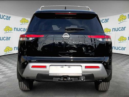 2024 Nissan Pathfinder Platinum 4WD