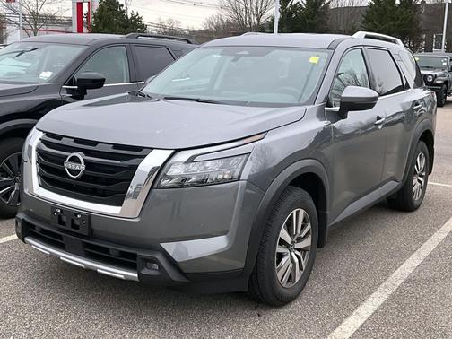 2025 Nissan Pathfinder SL 4WD