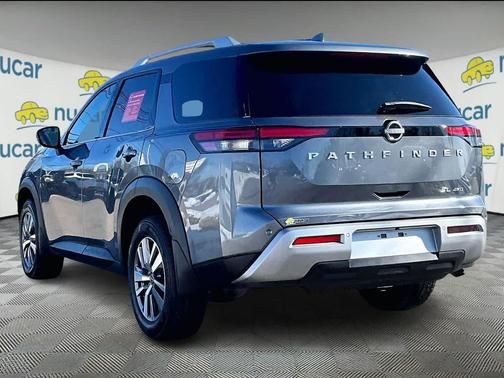 2025 Nissan Pathfinder SL 4WD