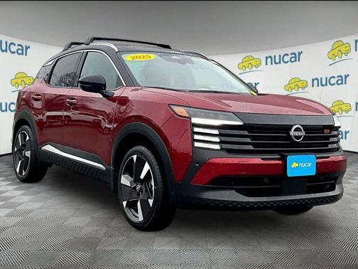 Scarlet Ember Tintcoat/Super Black 2025 Nissan Kicks SR