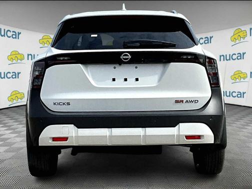 2025 Nissan Kicks SR