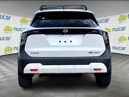 Aspen White Tricoat 2026 Nissan Kicks SR