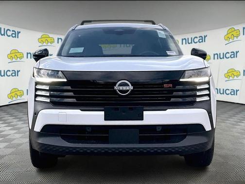 Aspen White Tricoat 2026 Nissan Kicks SR