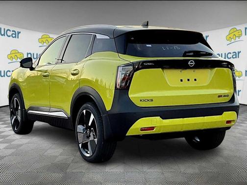 2025 Nissan Kicks SR