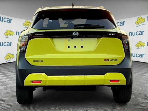 2025 Nissan Kicks SR