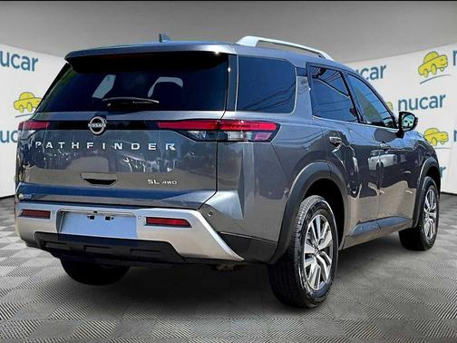 2023 Nissan Pathfinder SL 4WD