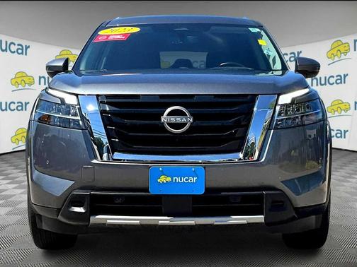 2023 Nissan Pathfinder SL 4WD