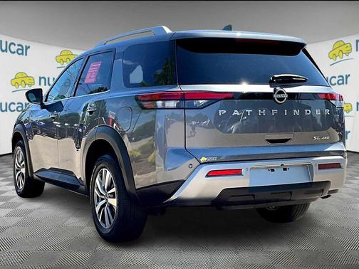2023 Nissan Pathfinder SL 4WD