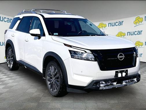 2023 Nissan Pathfinder SL 4WD