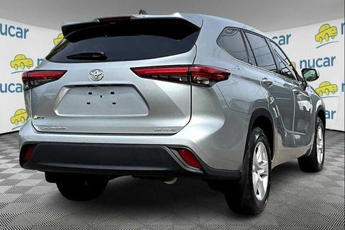 2022 Toyota Highlander LE