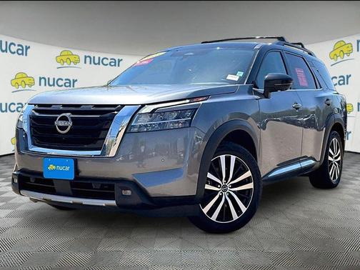 Gun Metallic/Super Black 2023 Nissan Pathfinder Platinum 4WD