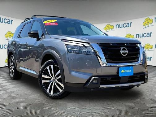 Gun Metallic/Super Black 2023 Nissan Pathfinder Platinum 4WD