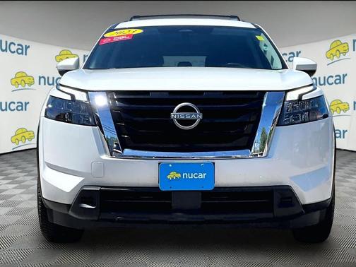 Pearl White Tricoat 2023 Nissan Pathfinder SV 4WD