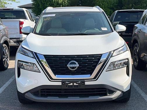 Pearl White Tricoat 2023 Nissan Rogue SV