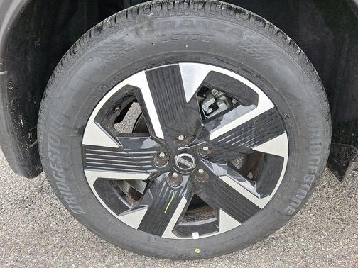 Gun Metallic 2026 Nissan Kicks SV