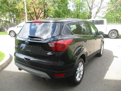 Photo 5 of 26 of 2019 Ford Escape SE