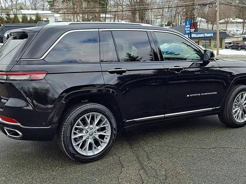 2023 Jeep Grand Cherokee Summit
