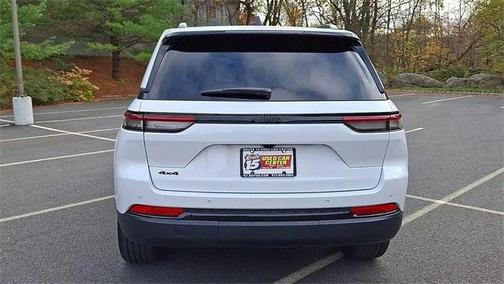 2024 Jeep Grand Cherokee Laredo