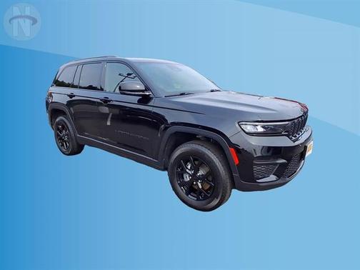Diamond Black 2025 Jeep Grand Cherokee Laredo