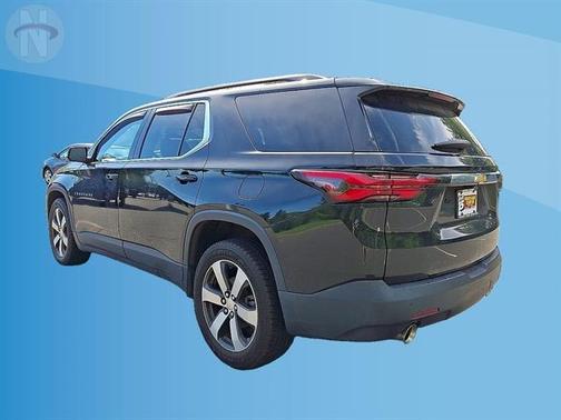 Mosaic Black Metallic 2022 Chevrolet Traverse LT Leather