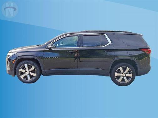 Mosaic Black Metallic 2022 Chevrolet Traverse LT Leather