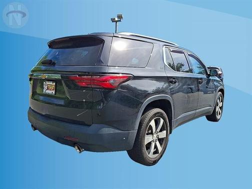Mosaic Black Metallic 2022 Chevrolet Traverse LT Leather