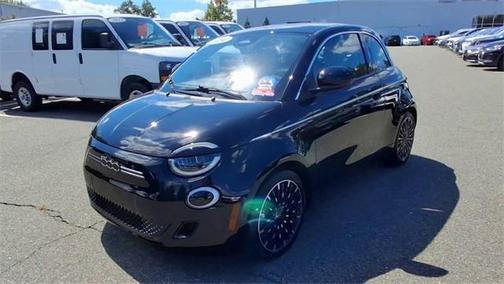 2024 FIAT 500e Base
